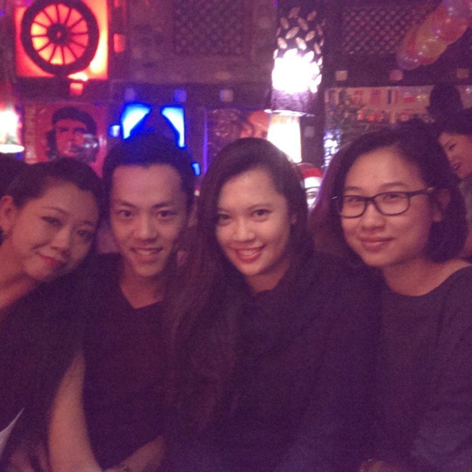 InternChina-At-Helens-bar