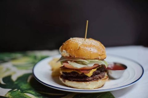 InternChina-Brooklyn-Bar-Burger