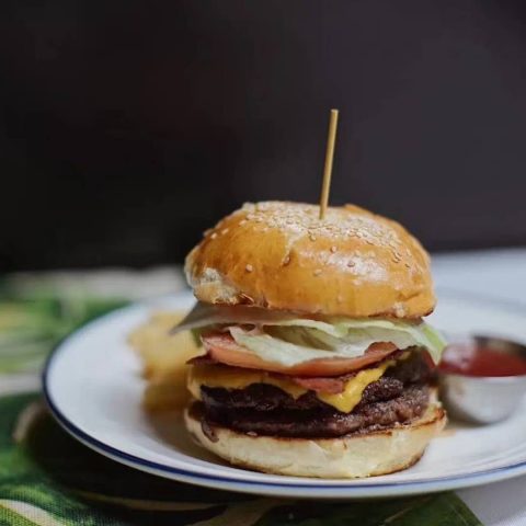 InternChina-Brooklyn-Bar-Burger