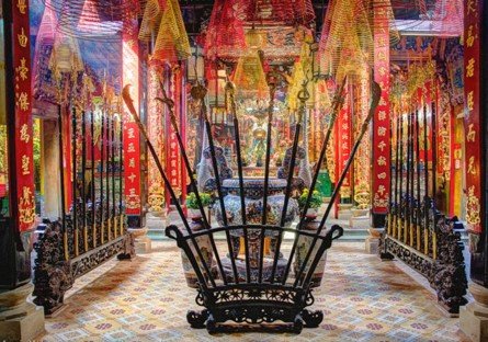 phuoc an hoi quan pagoda in vietnam