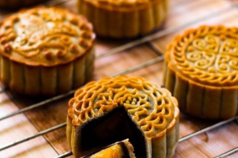 internchina - red bean mooncake with egg yolk